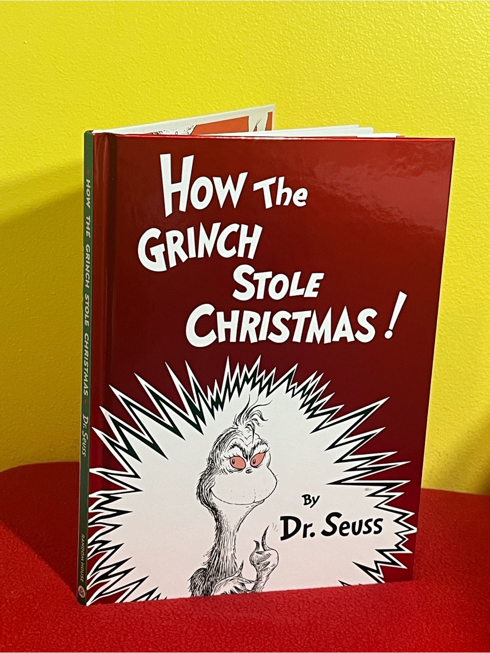 HOW THE GRINCH STOLE CHRISTMAS BOOK - A CHRISTMAS CLASSIC- NEW!